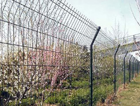YLWA062 公路護欄網(wǎng)